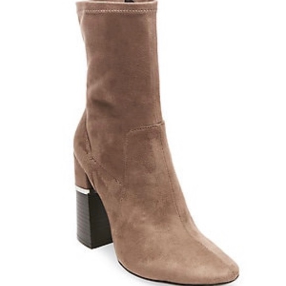Design Lab Melina Suede Taupe Booties NEW Size7.5 - Picture 1 of 2